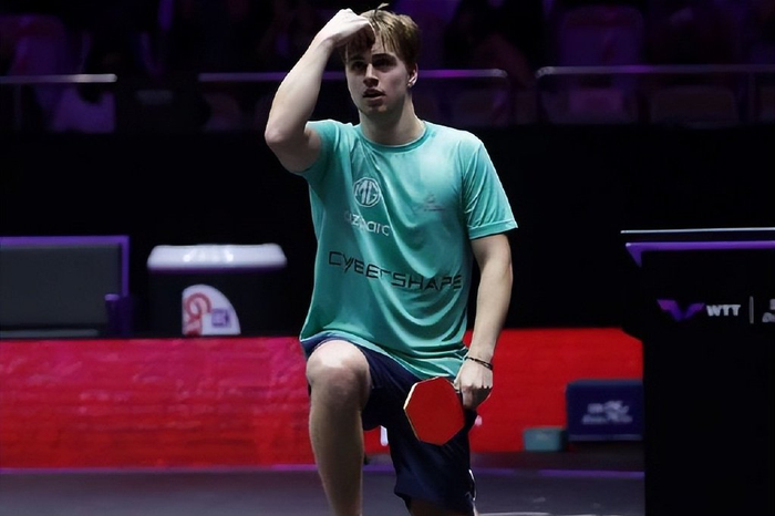 球员现身潜 球员现身潜